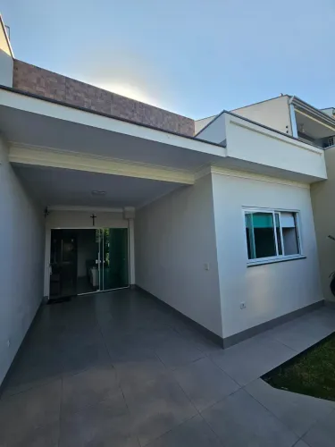 Casa à venda em Jardim Everest, Maringá-PR