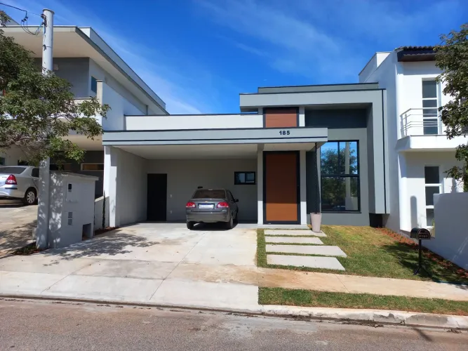 Casa terrea em Condomínio