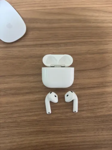 fone AirPods 4 - com cancelamento de ruído 