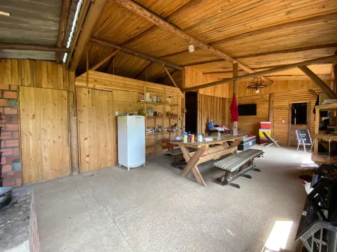 Sitio de 2 hectares e galpão residencial de 3 quartos em Taquara