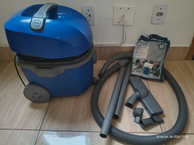 Vendendo aspirador Eletrolux 220 W<br>$ 250,00