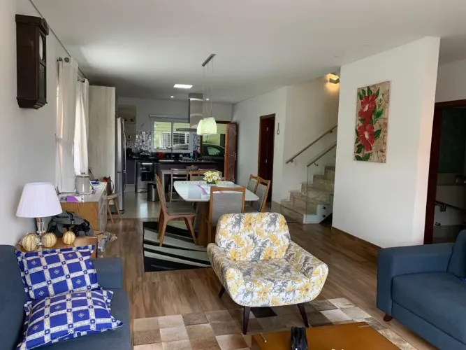 sobrado Alto Padrão para venda tem 195 m² com 3 quartos espaço gourmet