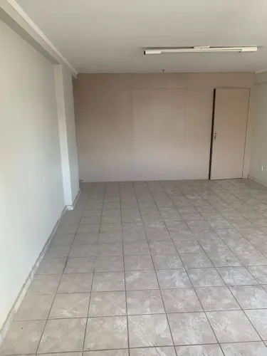 Sala Comercial à Venda no Centro de Divinópolis R$ 150.000