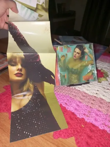 CD Taylor Swift - The Life of a Showgirl: Sweat and Vanilla Perfume