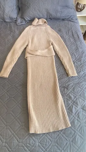 Vestido midi caqui de tricô