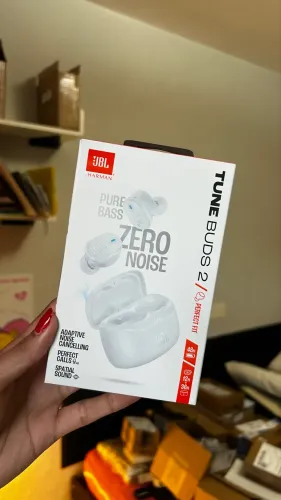 NOVO. LACRADO. Fone Bluetooth JBL Tune Buds 2 (Branco)