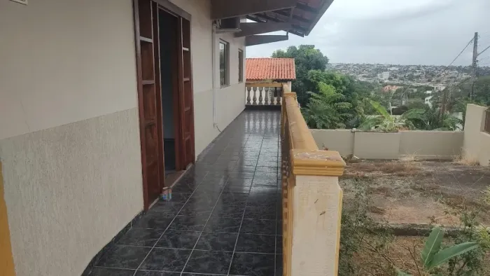 Aluga-se casa em Vicente Pires de frente para a eptg e Águas claras de seis quartos 