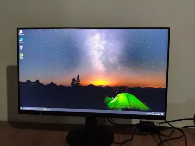 Monitor AOC 24Pol 100hz SEMI NOVO sem detalhes