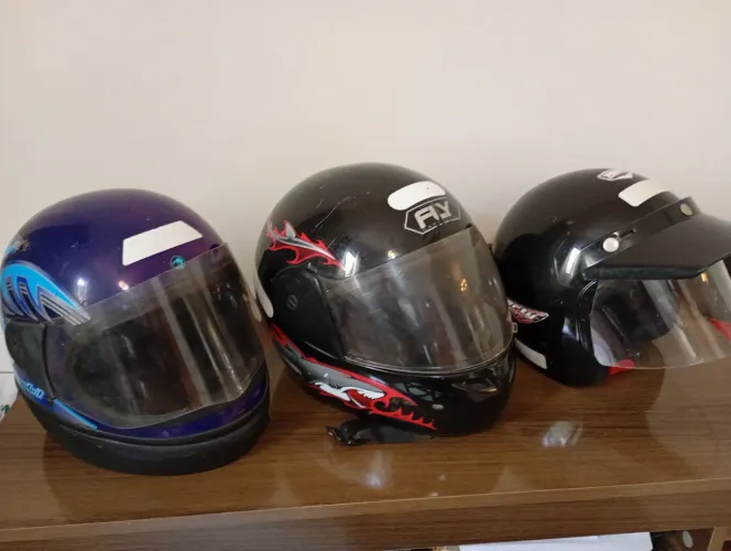 03 - Capacetes para moto usados (Estou me desfazendo)