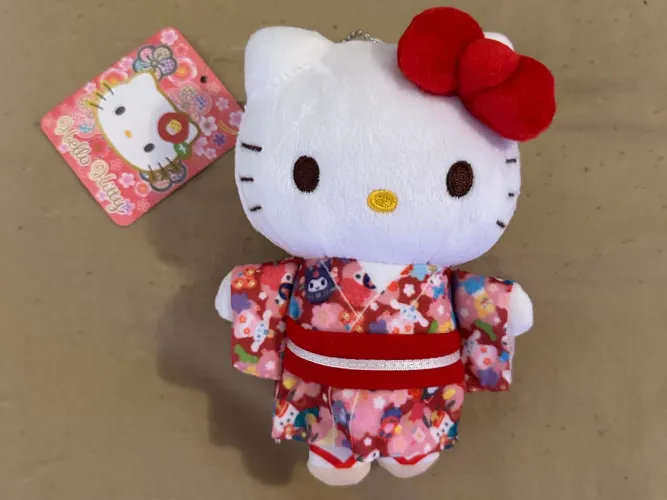 Chaveiro Pelúcia Hello Kitty de Kimono - Original Sanrio Japão