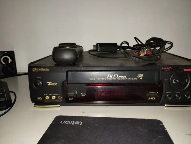 videocassete Gradiente Hi-Fi Stereo, modelo HT-GSV870.