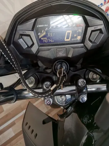 Moto nova. Titan