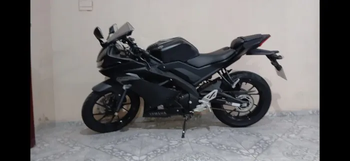 Vendo yzf r15 2026 yamaha 2026 gasolina 24.000 reais. Só tem 15 km