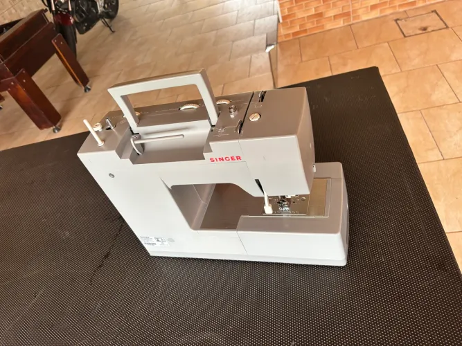Maquina de costura SINGER FACILITA PRO 4423 22 PONTOS 