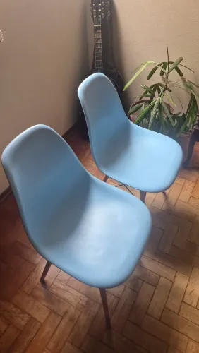 Par de Cadeiras Charles Eames Eiffel Azul - Pés de Madeira