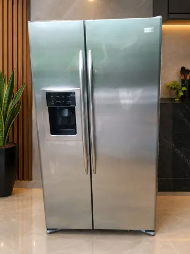 Geladeira side by side 640 litros inox