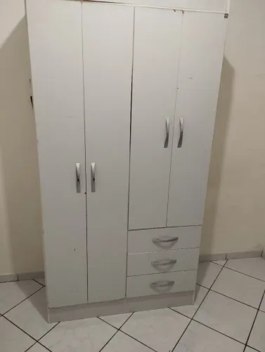 Guarda roupa de solteiro usado.