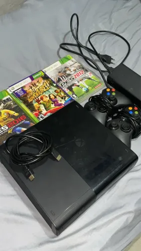 Xbox bloqueado por isso estou vendendo barato está funcionando perfeitamente 5 jogos
