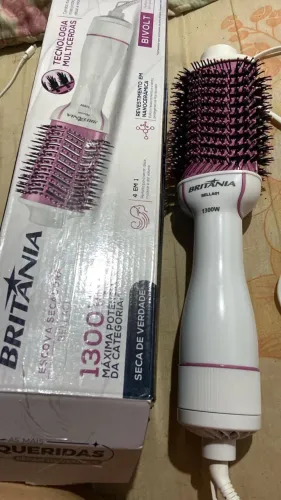 Escova secadora,que alisa,ela é semi nova.