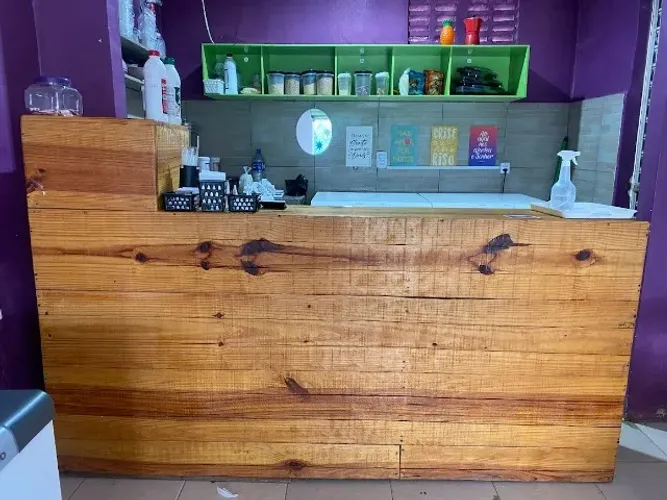 BALCÃO EM PINO PARA LOJA