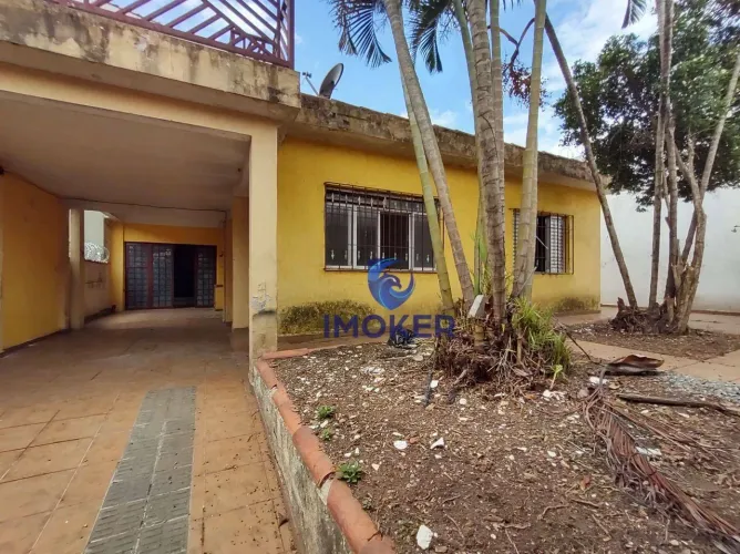 Duas casas (moradia familiar ou renda) no bairro Jardim Estela, Poá/SP.