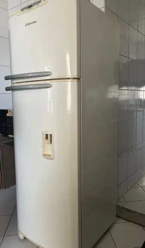 Geladeira Electrolux 413l