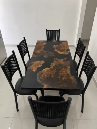 Mesa premium com resina e madeira