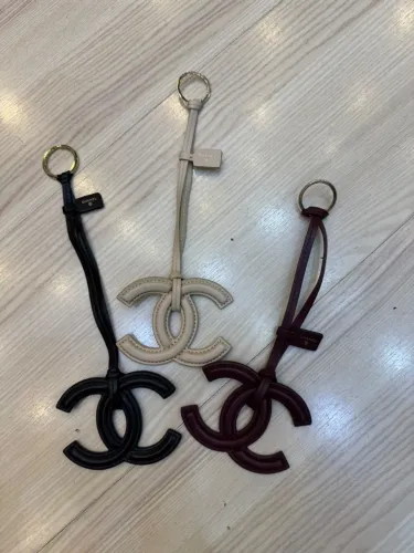 Chaveiro forrado de couro legítimo italiano Chanel