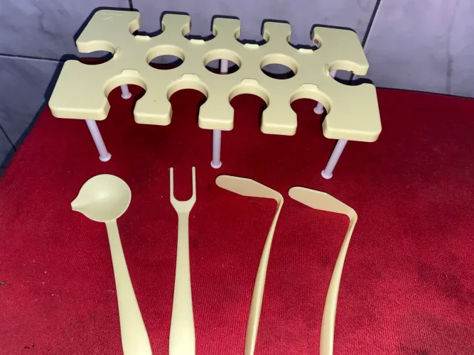 Kit Confeitaria: Suporte Para Cones Trufados + 4 Utensílios De Apoio