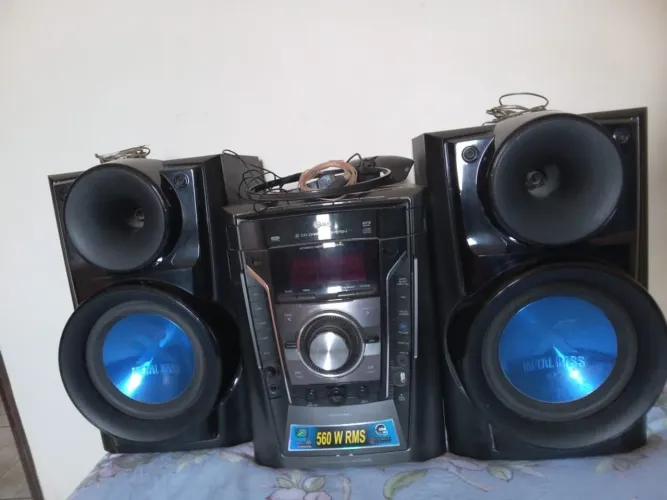 MINI HI-FI SYSTEM LG<br>MCD 605 560W RMS