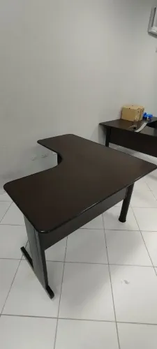 4 Mesas pra escritório excelente estado