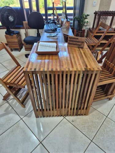 Mesa madeira ripada maciça