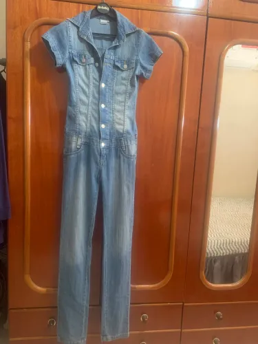 Lindo Macacão jeans número 40 Marisa novo