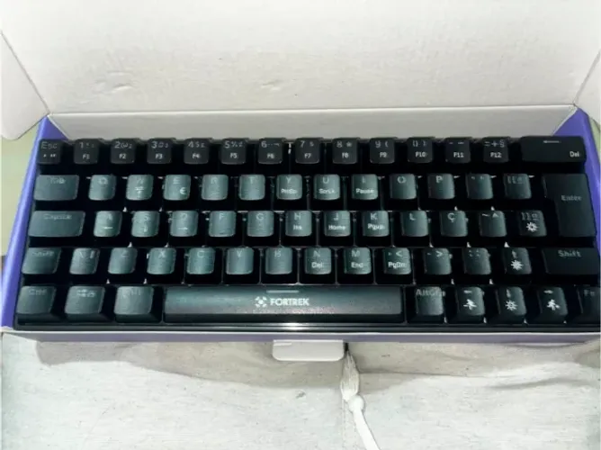 Teclado Fortrek Gravity 60 RGB
