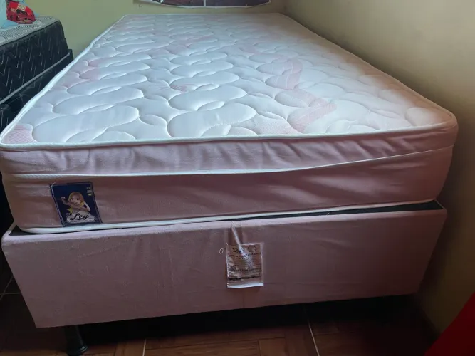 Cama de solteiro box rosa