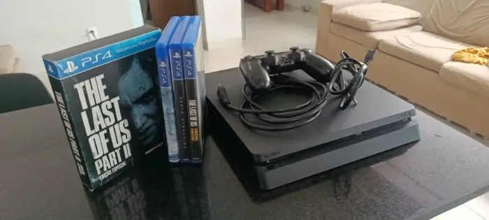 PS4 Slim 1TB + 4 Jogos [TLOU II SPECIAL, TLOU I, GOW RAGNAROK E DEATH STRANDING]