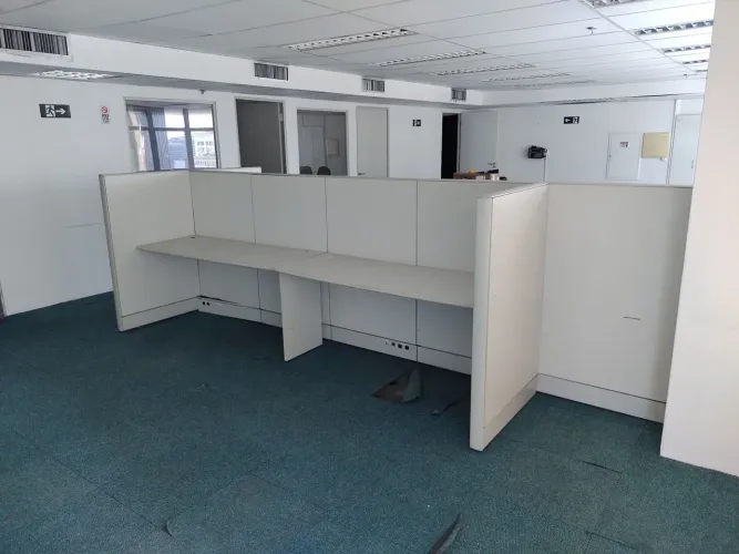 Baia estação trabalho com 5m, MDF, de qualidade, ótimo estado.