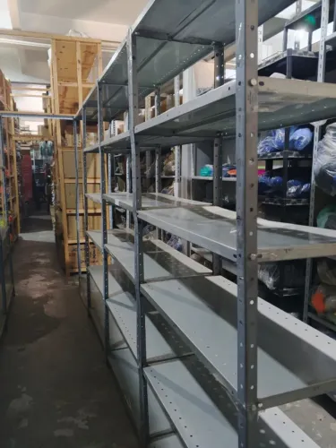 Lote com 16 Estantes de aço
