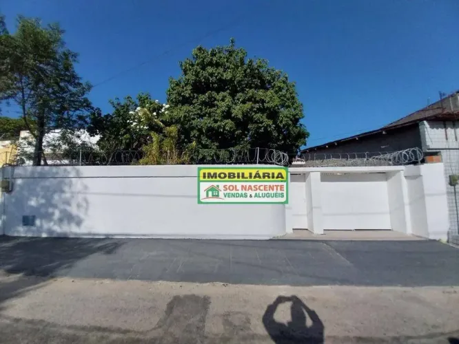 Casa com 4 dormitórios para alugar, 250 m² por R$ 2.419,57/mês - Edson Queiroz - Fortaleza
