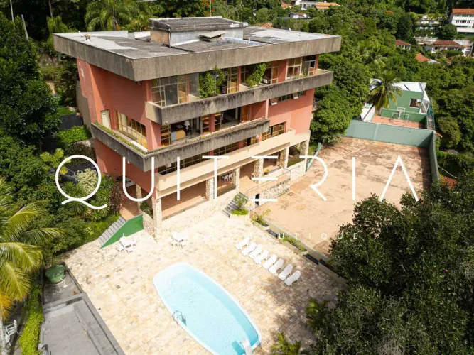 Casa em Condomínio : Triplex / Residencial / Gávea