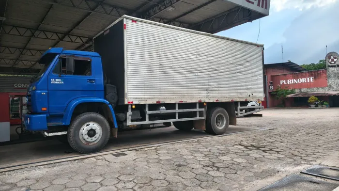 Caminhão toco 13/180E