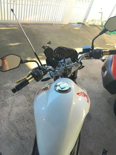 CB 300R Capitão América