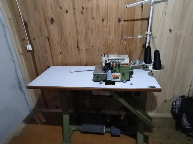 Vende-se máquina overlock 4 fios