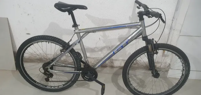 Bicicleta GT avalanche 3.0