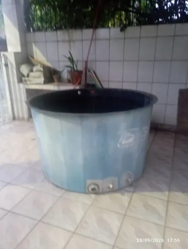 Vendo caixa de água fibra de vidro em bom estado conservação
