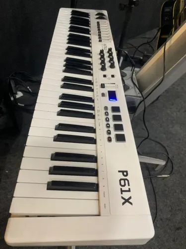 Vendo AMW P61x teclado controlador em perfeito estado de conservação