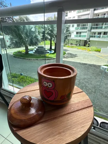 Pote decorativo de madeira 