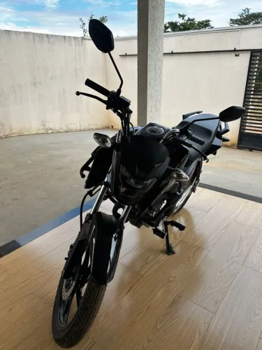Vende-se Cg Fan 160 sem detalhe, só pagar transferir e andar. 