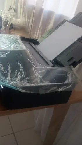 Vendo um impressora lx6810 Canon semi-nova 21( *)  zap