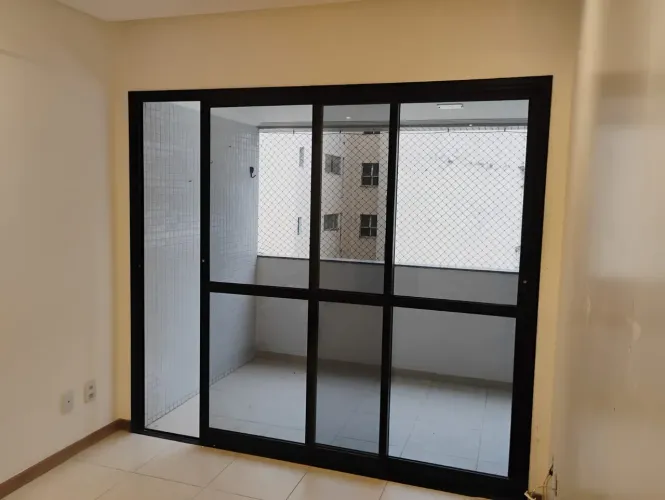 PORTA DE SACADA 4 FOLHAS EM ALUMÍNIO/FECHAMENTO DE AREA 